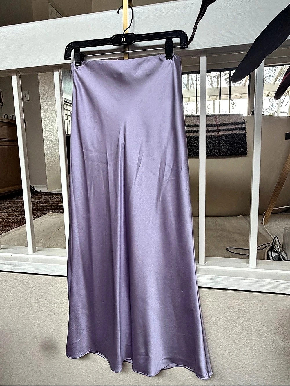 VERONICA BEARD SOFT LILAC SILK-BLEND MAXI SKIRT
New without tags.